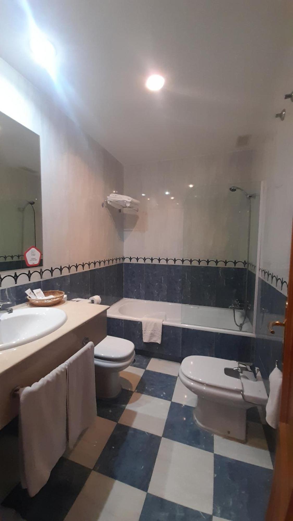 Hotel Las Moreras Leon Ngoại thất bức ảnh